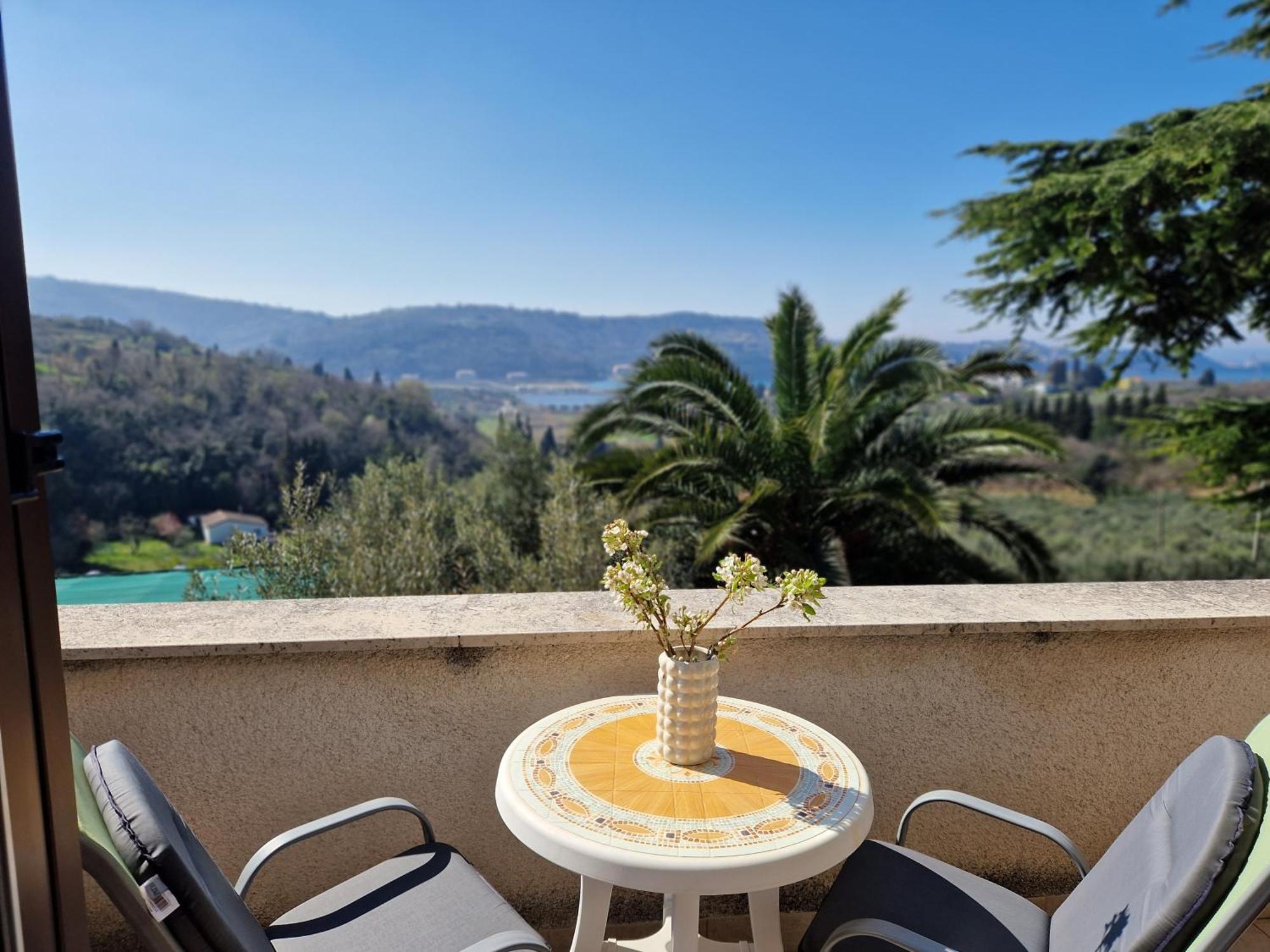 شقة House Olive Garden سترونجان المظهر الخارجي الصورة